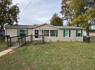 812 S 4th St, Marshall, IL 62441