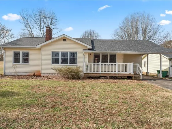 435 N Carolina Ave, Boonville, NC 27011