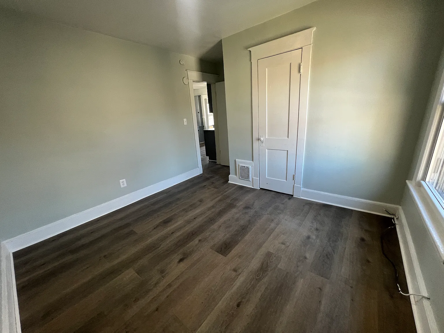 4 bed, 1100 sqft, $450 — Photo 4
