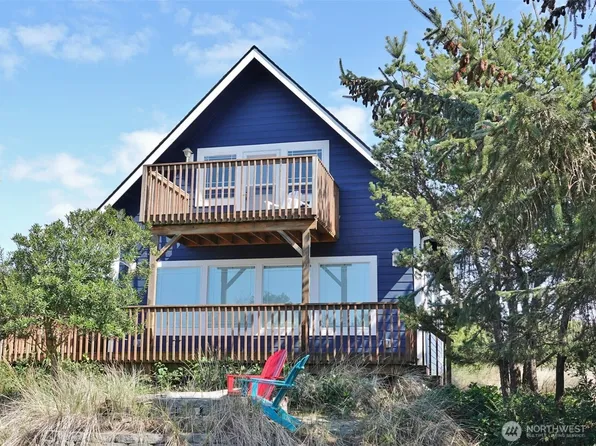 571 Sand Dune Avenue SW, Ocean Shores, WA 98569