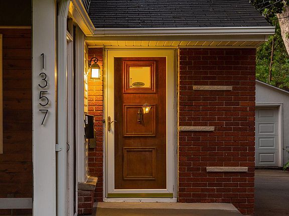 4th image of 1357 Canfield Ave