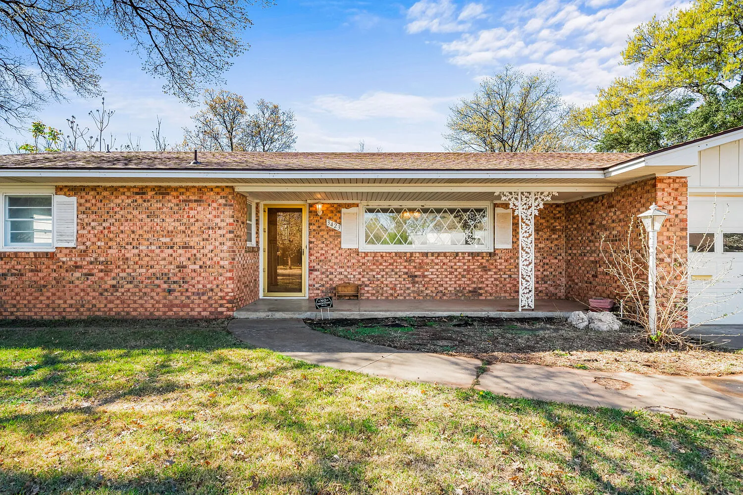 3 bed, 2.0 bath, 2224 sqft, $1,895 — Photo 2