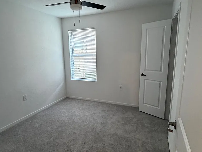 10827 Bernal Cv — Photo 3