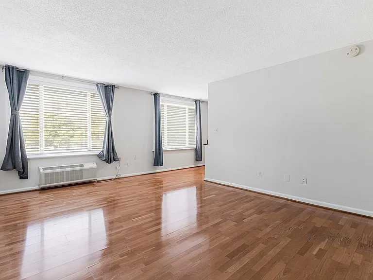 1730 Arlington Blvd — Photo 8