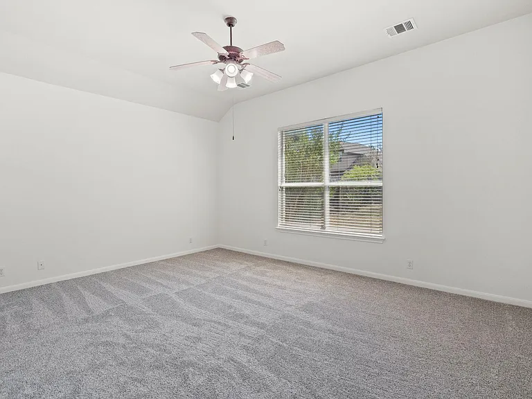 209 Canterbury Dr — Photo 17