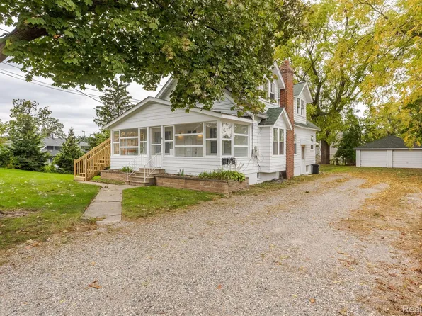 46 Smith Ct, Lake Orion, MI 48362