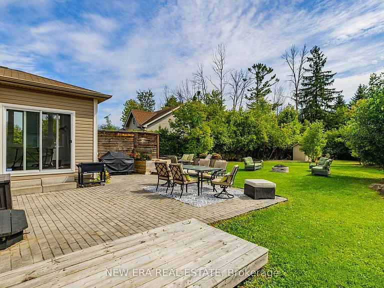 1031 Lake Dr N #LOWER — Photo 16