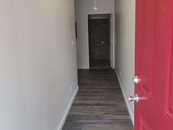 Entry Hallway - Wheelchair accessible