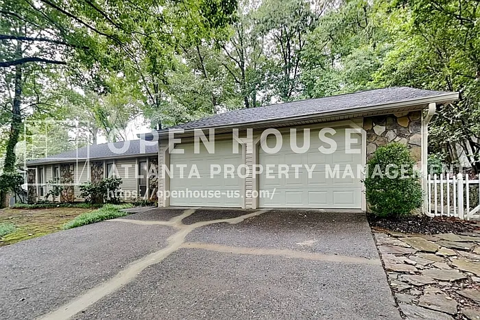 1110 Lake Dr — Photo 1