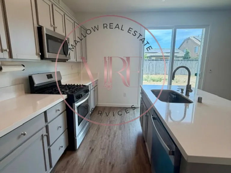 1451 Dunwoody Dr — Photo 8