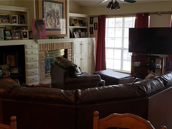 3rd image of 901 Ash Grove Ln