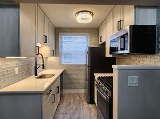 **One Bedroom Located in Clayton Brand New Rehabbed Apartment In Unit Washer/Dryer + Covered Parking, Saint Louis, MO 63105