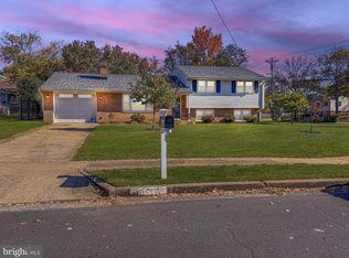 14700 Algretus Dr, Centreville, VA 20120