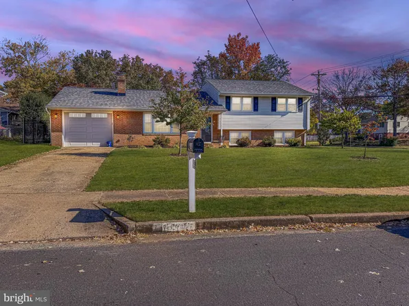 14700 Algretus Dr, Centreville, VA 20120