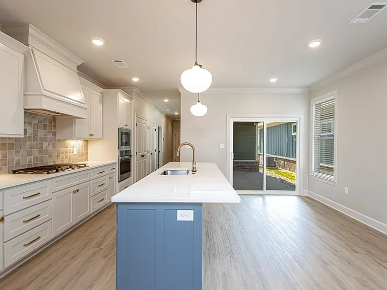 404 Gardens Ln — Photo 7