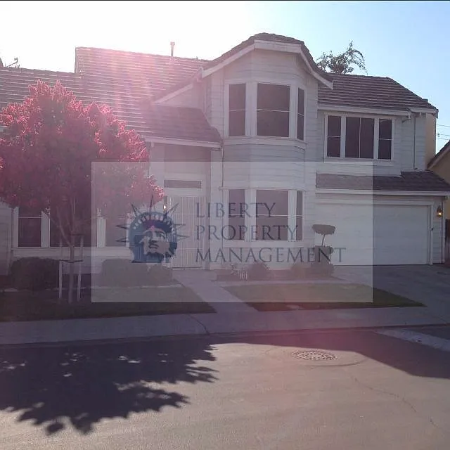 3 bed, 2.5 bath, 1754 sqft, $2,350 — Photo 1