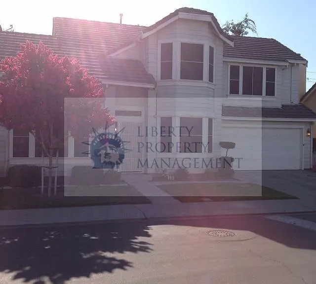 1720 Fieldstone Ln — Photo 1