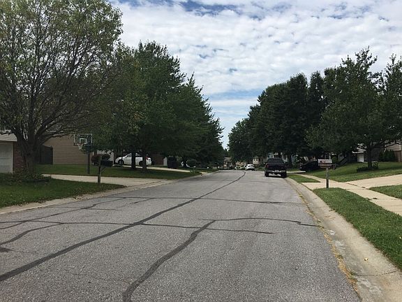 5th image of 417 NW Eastwood Dr