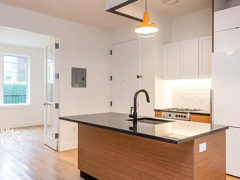 83 Winthrop St #1B — Photo 1