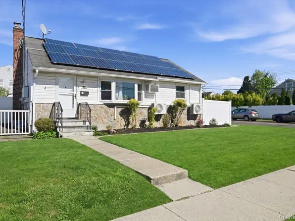 10 Gardner Avenue, Hicksville, NY 11801