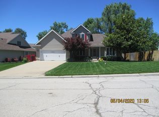 1206 Pembrooke Dr, Warrensburg, MO 64093