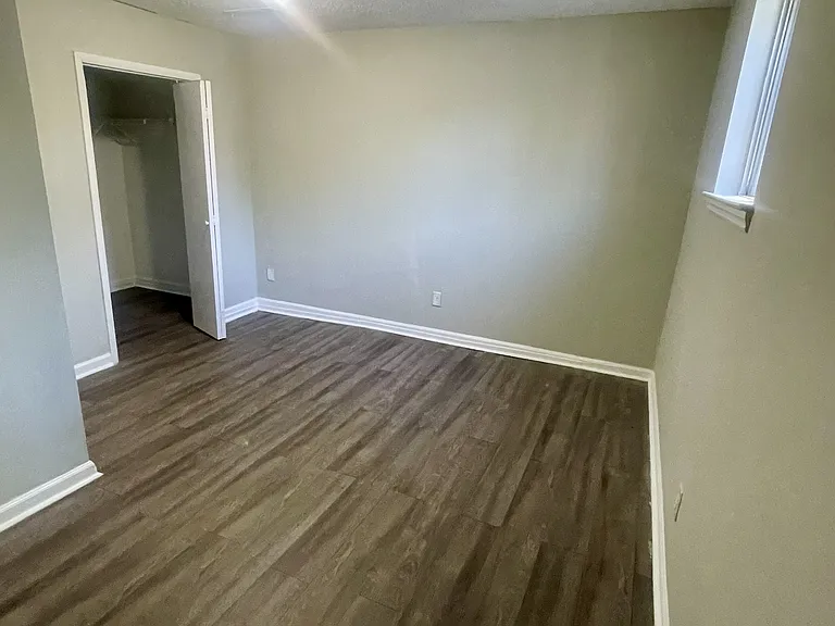 1210 Sheridan Ave — Photo 7