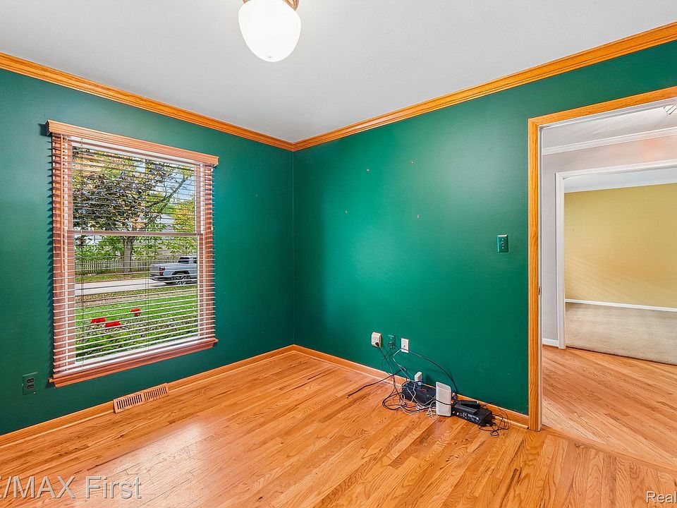 3232 Essex Dr, photo 16