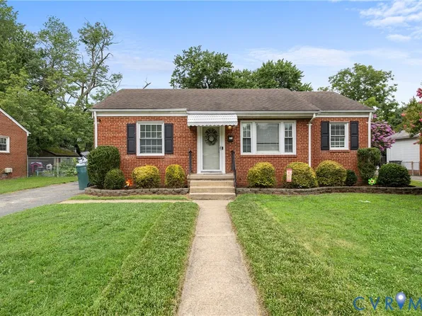 17 Eastlake Dr, Sandston, VA 23150