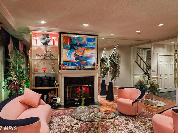4th image of 1300 Crystal Dr #Penthouse 11s