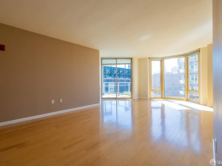 88 King St #606 — Photo 8