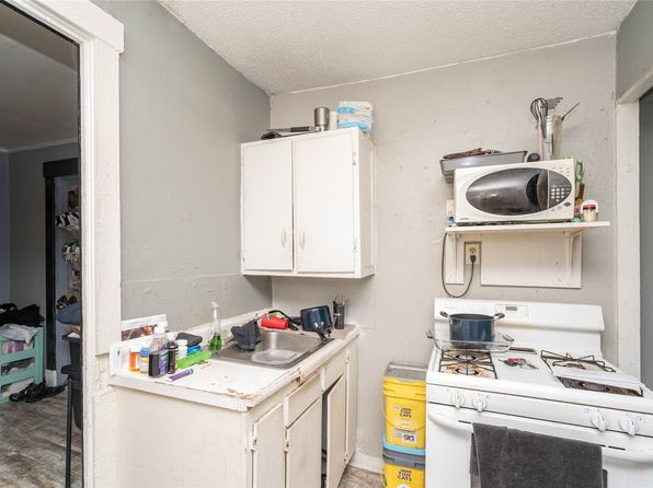 des-moines-iowa-251547626 picture