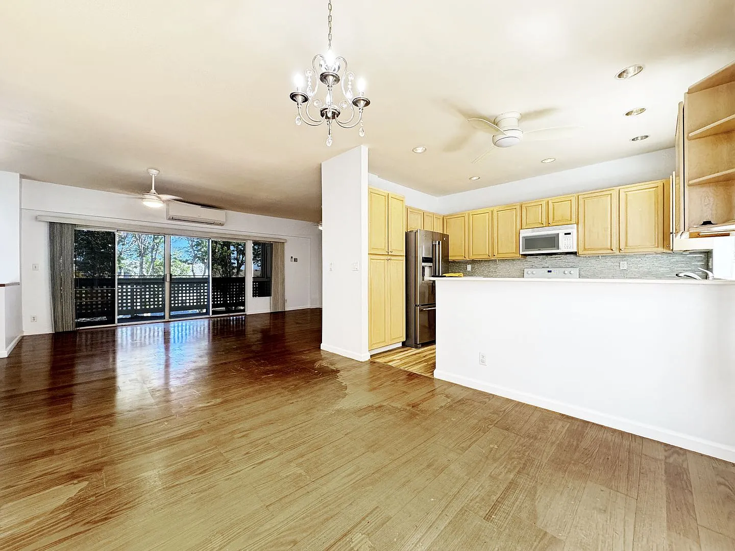 Moanalua Village 3/2.5 Townhouse with 2-Car Garage — Photo 2