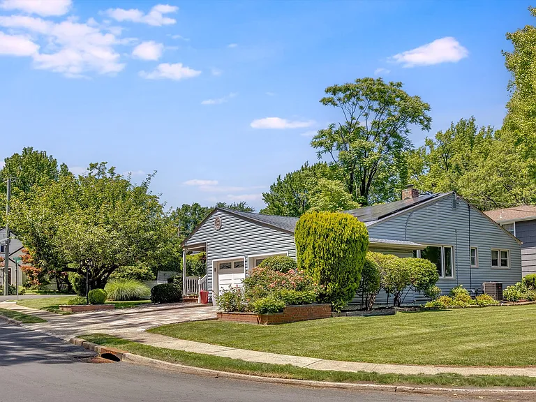 1 Forest Rd — Photo 4