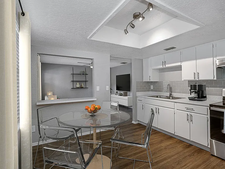 49th Street Apartments — Photo 7