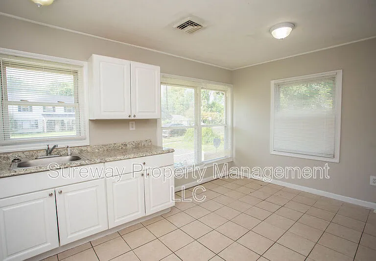 11 Sedgwick Ln — Photo 9