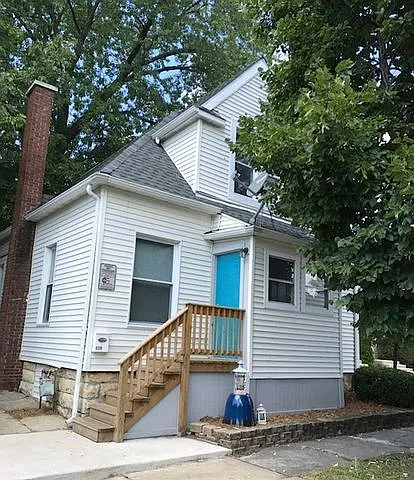 119 Pleasant St photo 1