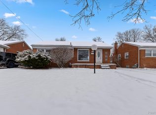 6690 Deering St, Garden City, MI 48135