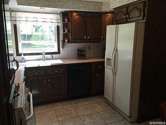 4th image of 212 Crofton Dr