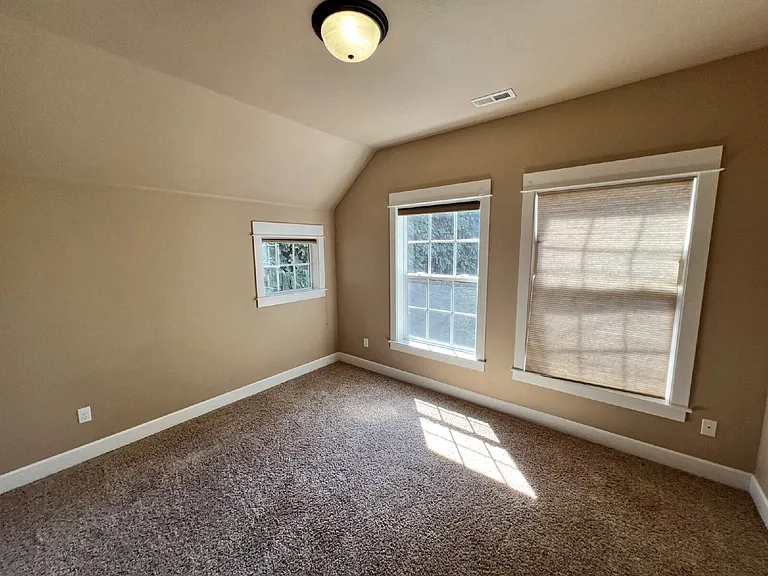 395 Ellie Ln — Photo 16