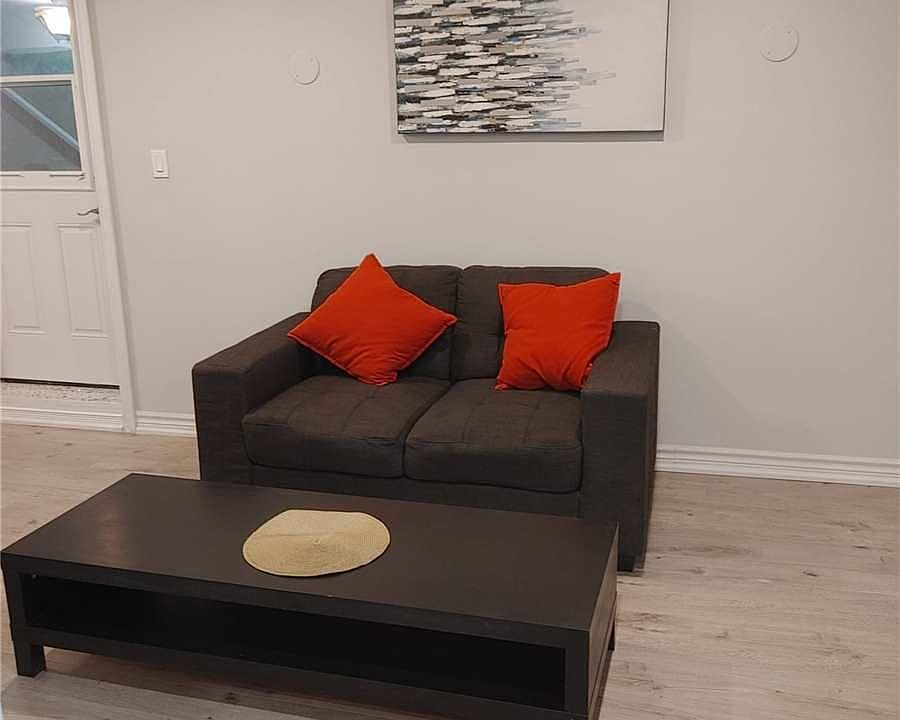 2nd image of 109 Hollandview Trl