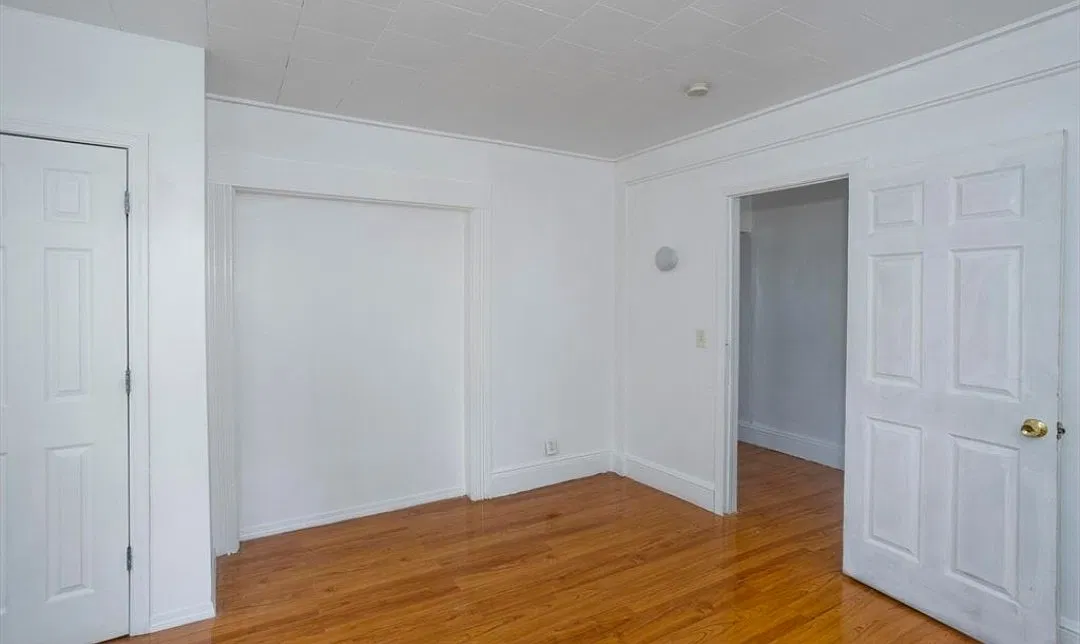 118 Massasoit St — Photo 2
