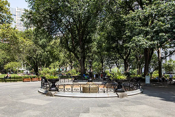 Sold by Compass | media 33