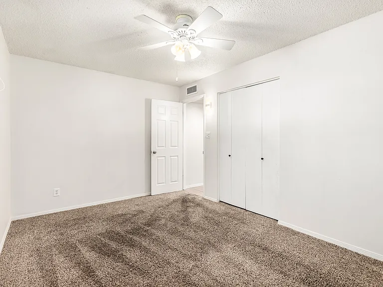1037 E Campus Dr — Photo 20