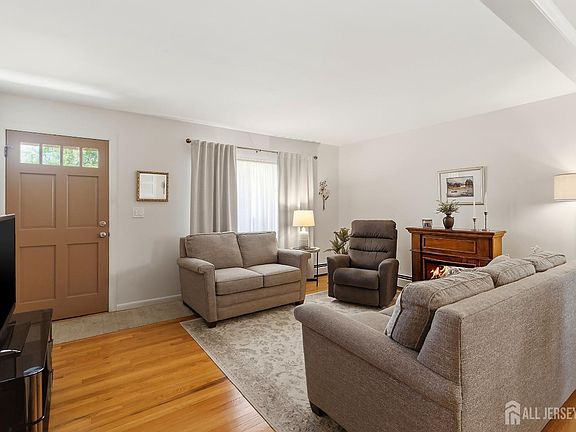 3rd image of 219 Julius St