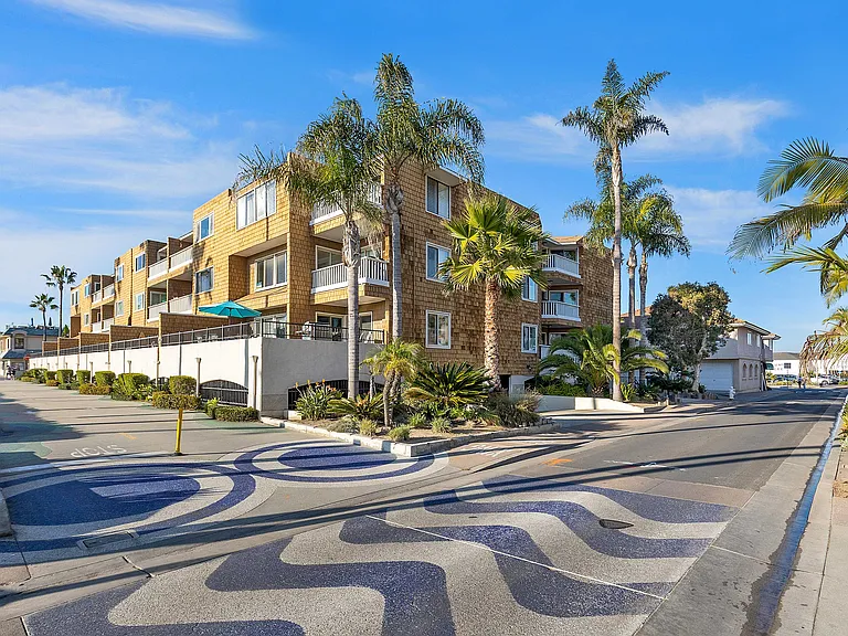 600 E Oceanfront #3A — Photo 2
