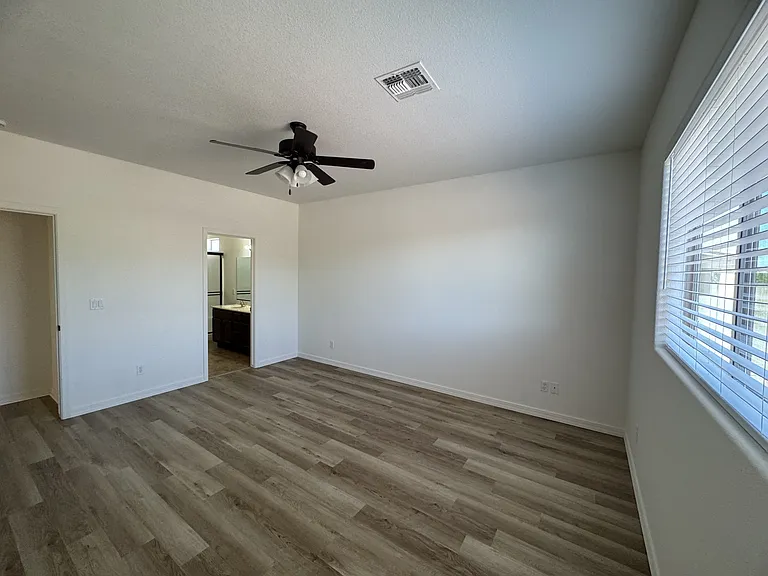4263 E Medicine Bend Rd — Photo 4