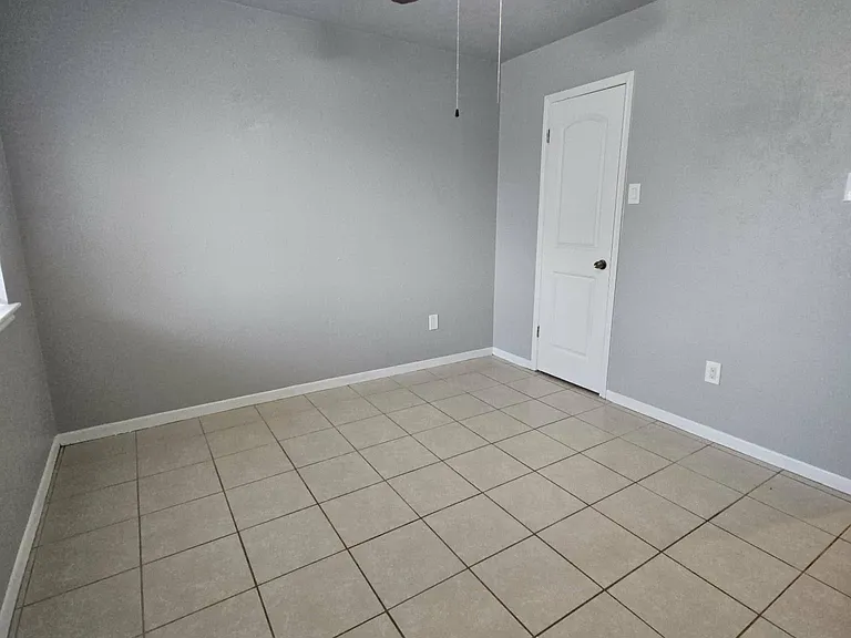 3814 Darling Ave — Photo 2