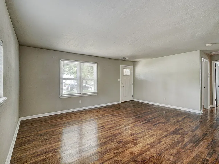 712 Dakota St — Photo 7