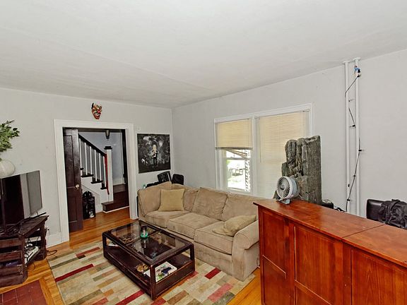 2nd image of 36 Clermont St