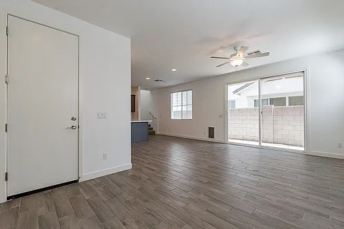 5538 S Dillon Photo 1